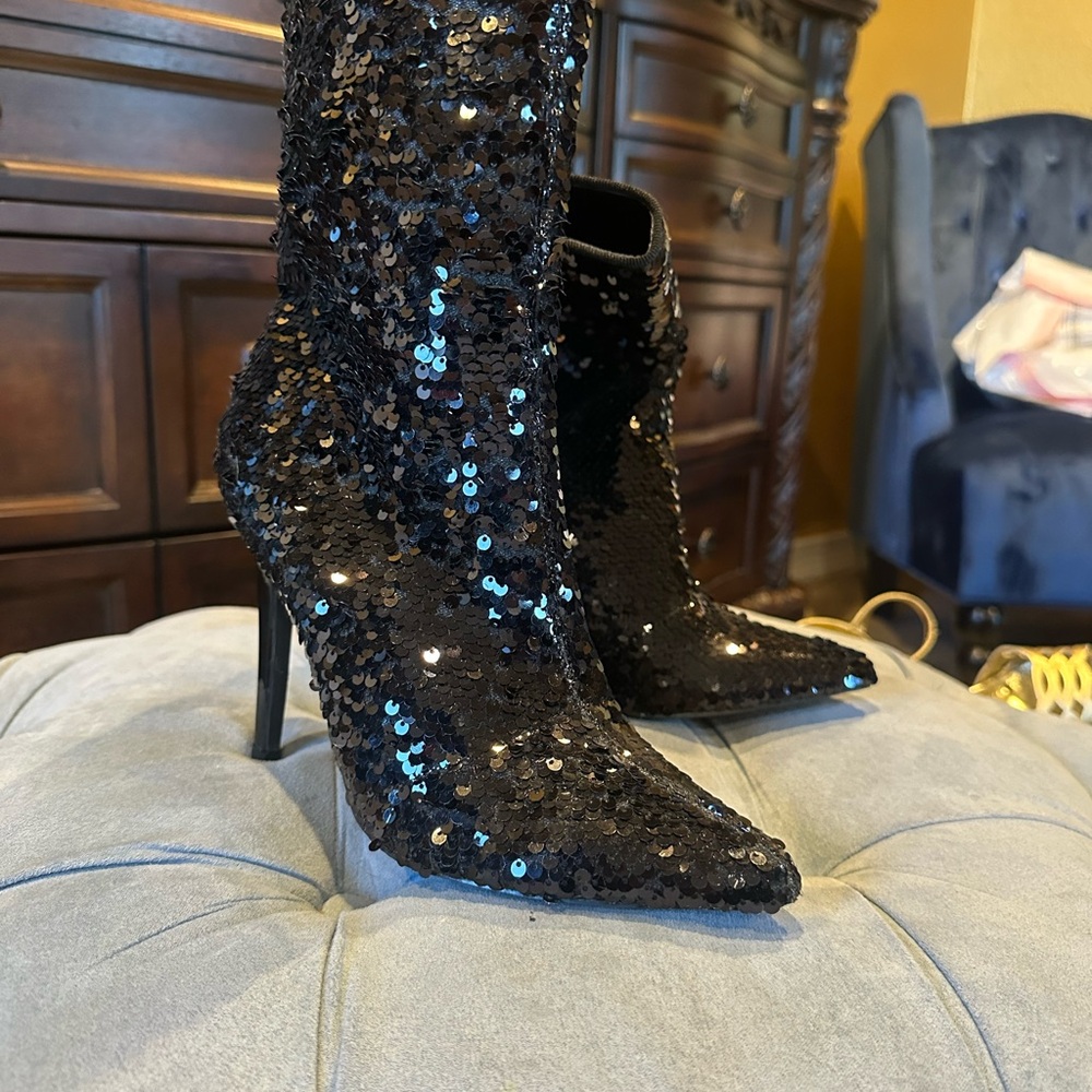 Elegant Black Sequin Heeled Boots
